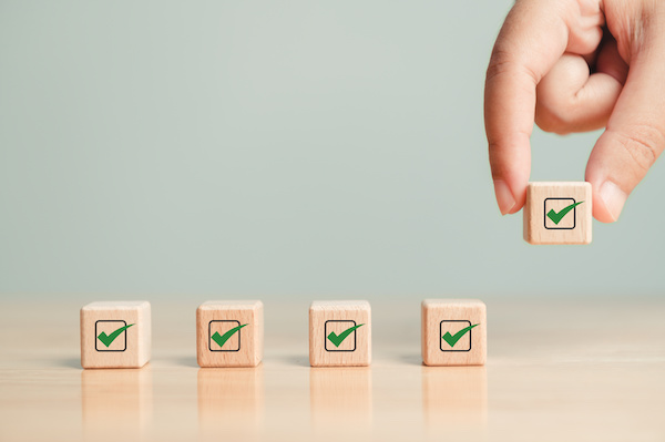 仮歯の種類を選ぶ人