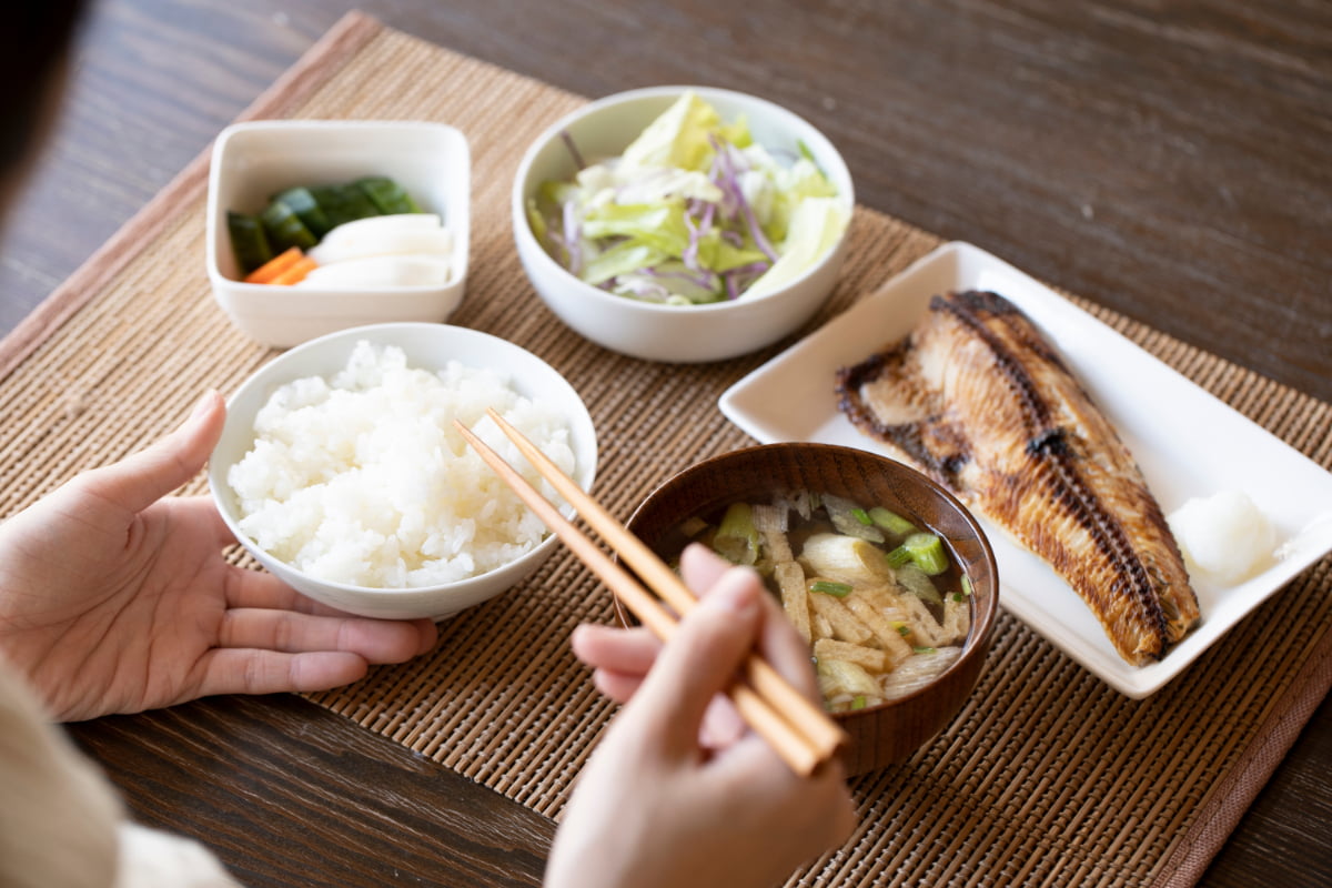 バランスの良い食事を摂る様子