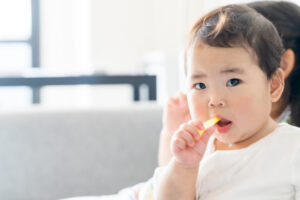 歯みがきをする子ども