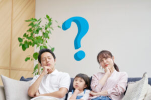 小児矯正は何歳から始めるべきか考える家族