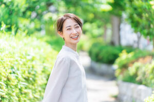 歯の綺麗な笑顔の女性