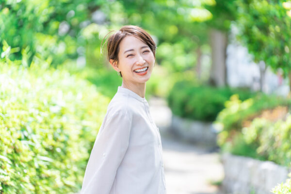 定期検診で健康な歯を維持している女性