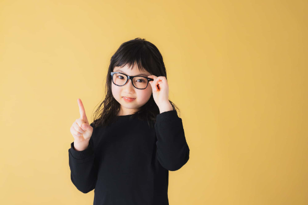 プレオルソの効果について説明する子ども