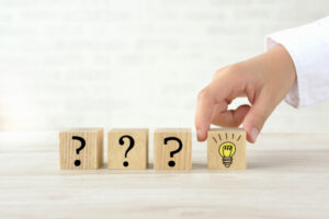 子どもがすきっ歯になる主な原因を考えるイメージ