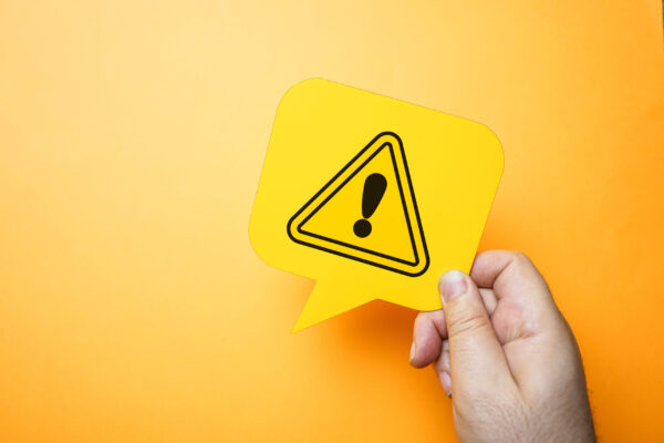 ラミネートベニアで前歯をきれいにするときの注意点