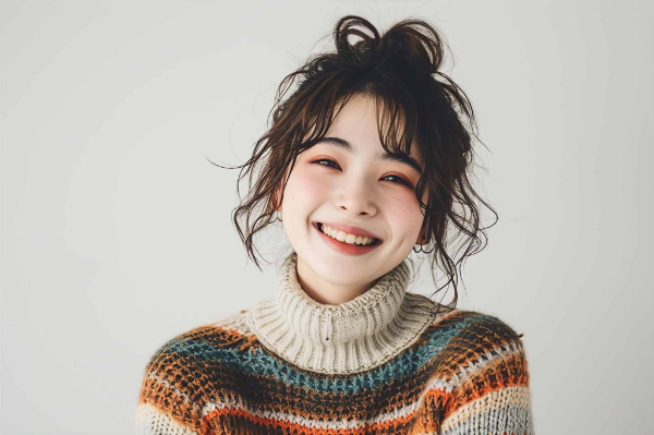 親知らずを抜歯して笑顔の女性