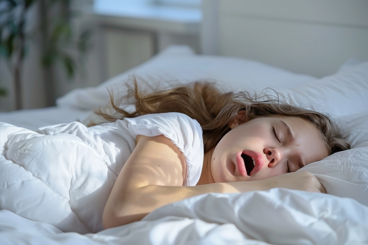 MFTが検討される主な症状や癖である口呼吸で寝ている子ども